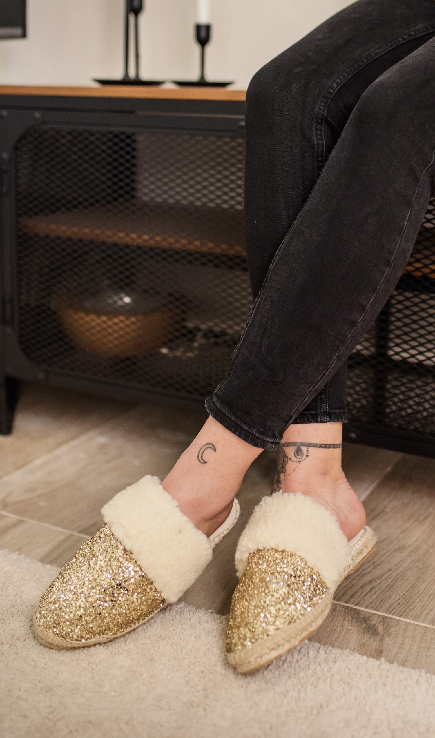 Daisy - Glitter Gold